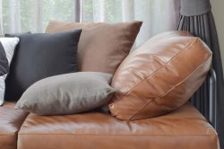 3 dicas de composições com sofás de couro