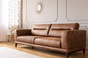Como limpar corretamente sofá de couro